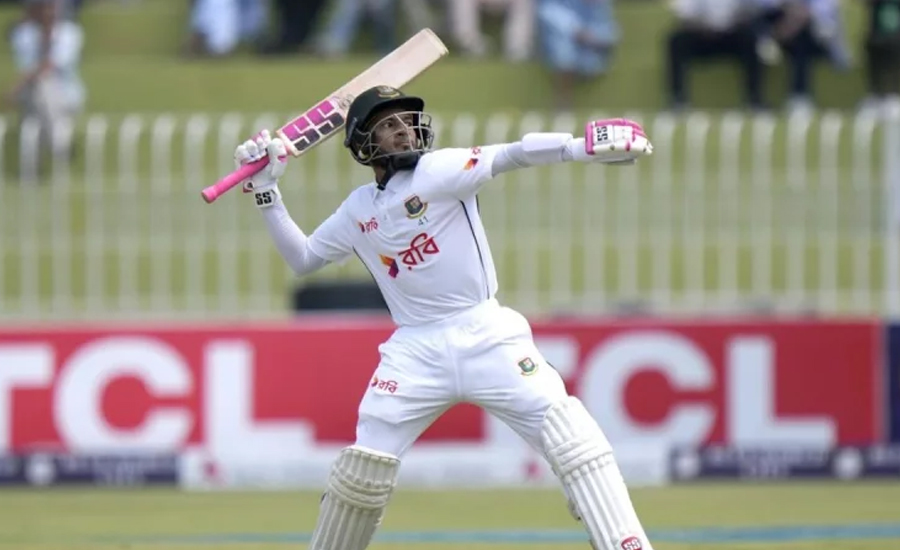 ১০০তম টেস্টে ফিফটি  মুশফিকের