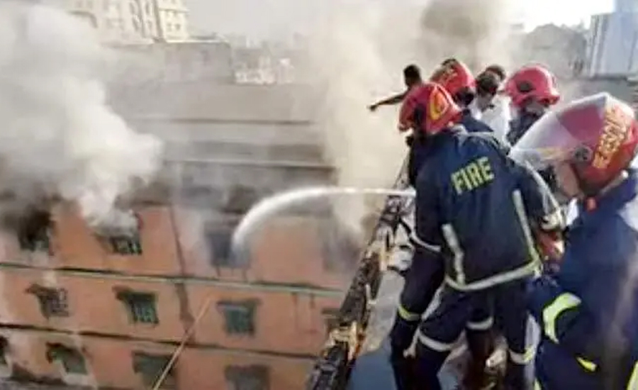 চট্টগ্রামে বহুতল ভবনের কম্বলের গুদামে আগুন, নিয়ন্ত্রণে ৭ ইউনিট