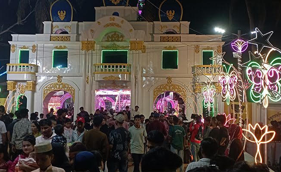 কক্সবাজারে জমে উঠেছে বাণিজ্য মেলা, দর্শনার্থীদের ভিড়ে মুখর প্রাঙ্গণ