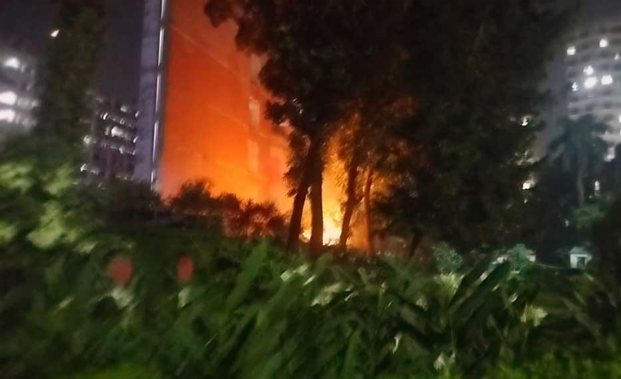 ঢাকা বিশ্ববিদ্যালয়ের বিজয় একাত্তর হলের পাশে আগুন