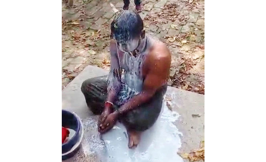 স্ত্রীর পরকীয়ার অশান্তি থেকে মুক্তি পেয়ে দুধ দিয়ে গোসল করলেন স্বামী 