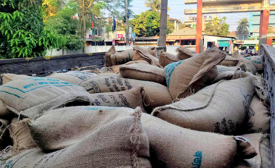 শেরপুরে অবৈধভাবে মজুতকৃত ২৪৮ বস্তা টিসিবি চাল জব্দ