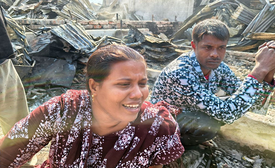 পোড়া বস্তিতে নিঃস্ব হওয়ার বেদনা, সঙ্গে ক্ষোভ-সন্দেহ