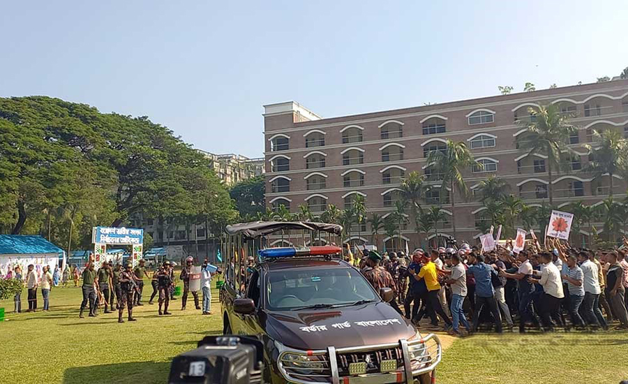 ভোটকেন্দ্রে ঝামেলা সামলানোর মহড়া দিচ্ছে বিজিবি