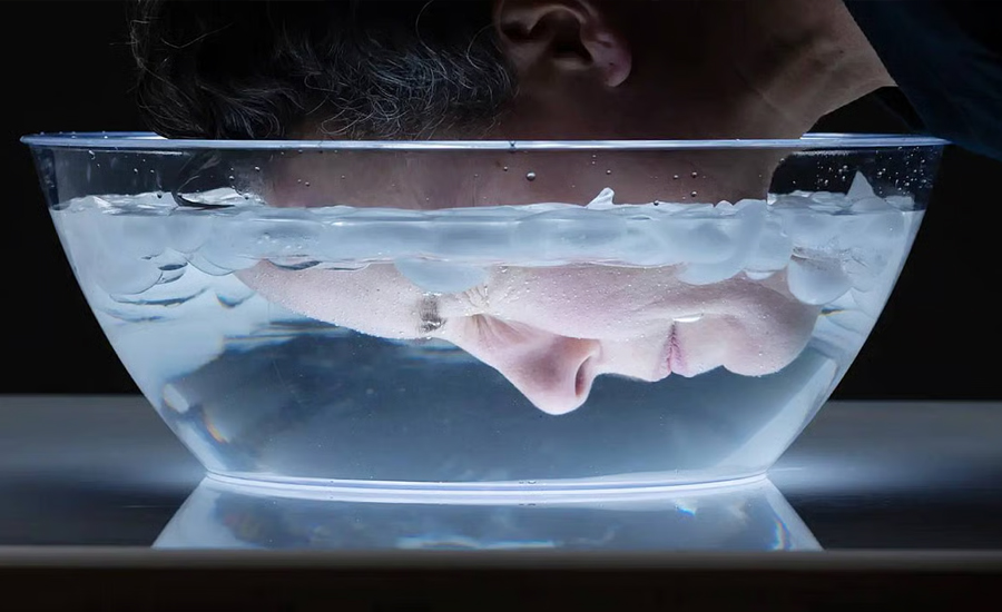 বরফজলে আচমকা মুখ ডোবানোর অভ্যাস, মুখের কোনও ক্ষতি হতে পারে?