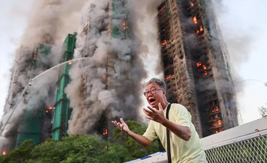 হংকংয়ে বহুতল আবাসিক ভবনে আগুন, ৪ জনের মৃত্যু