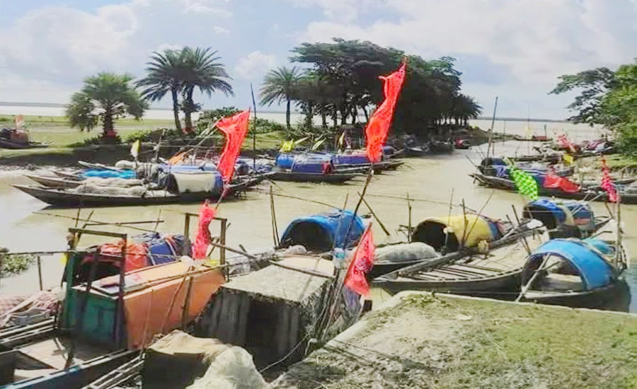 সুদে ডুবছে জেলেপাড়া! নদী থেকে ঘাটে ফিরেই ভেঙে পড়ছে জেলেদ স্বপ্ন