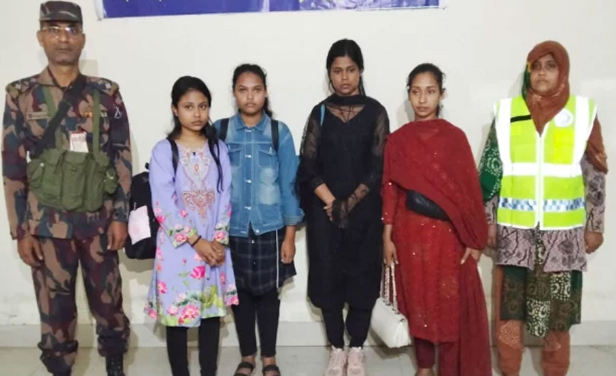 দেশে ফিরলো ভারতে উদ্ধার হওয়া ৪ বাংলাদেশি তরুণী