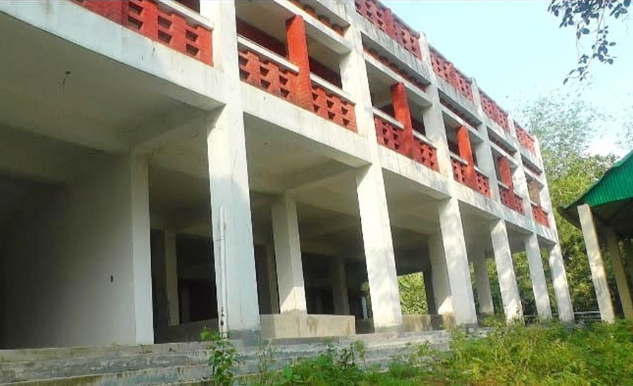 গাজীপুরে আড়াই কোটি টাকার বাজার ভবন দেড় বছরেও অসম্পূর্ণ