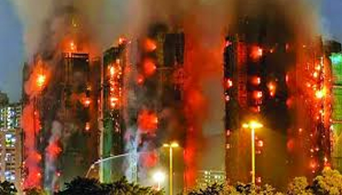 হংকংয়ের ওয়াং ফুক কোর্টে ভয়াবহ আগুন নেভেনি, ৩ গ্রেপ্তার