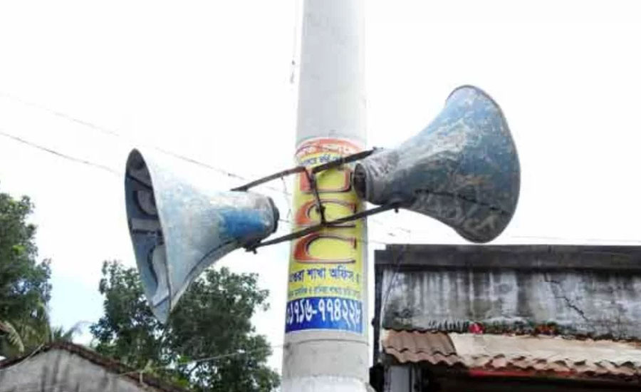বিয়ে বাড়িতে মাইক বাজানোয় কনের মা-বাবাকে বেত্রাঘাত