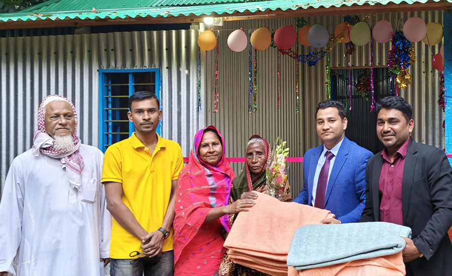 আলফাডাঙ্গায় বিধবা পেলেন ‘চাদনী’ নামে নতুন ঘর: আবেগে কাঁদলেন সূর্য বেগম, কাঁদলেন ইউএনও