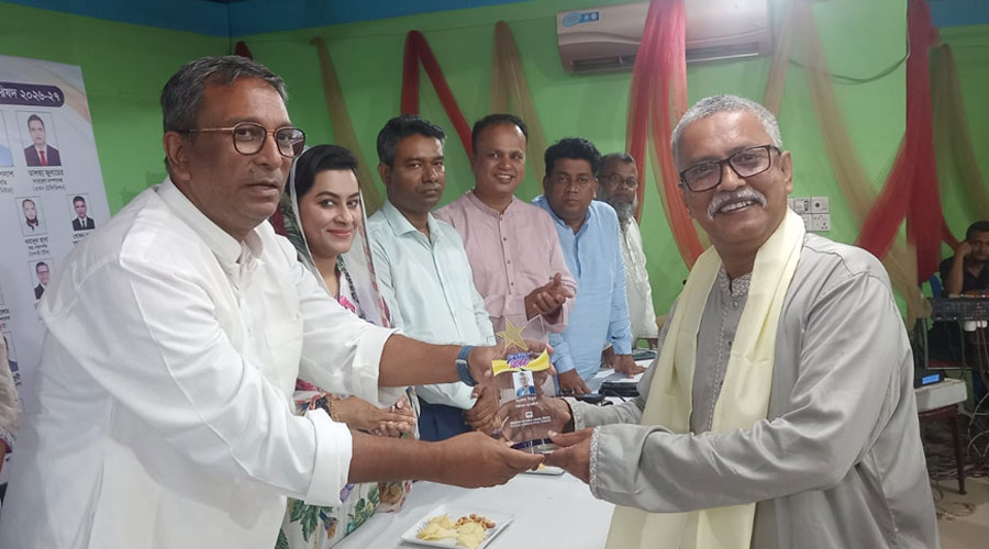 সালেহ বিপ্লবকে চাঁদপুর টেলিভিশন সাংবাদিক ফোরামের সংবর্ধনা সালেহ বিপ্লবকে চাঁদপুর টেলিভিশন সাংবাদিক ফোরামের সংবর্ধনা