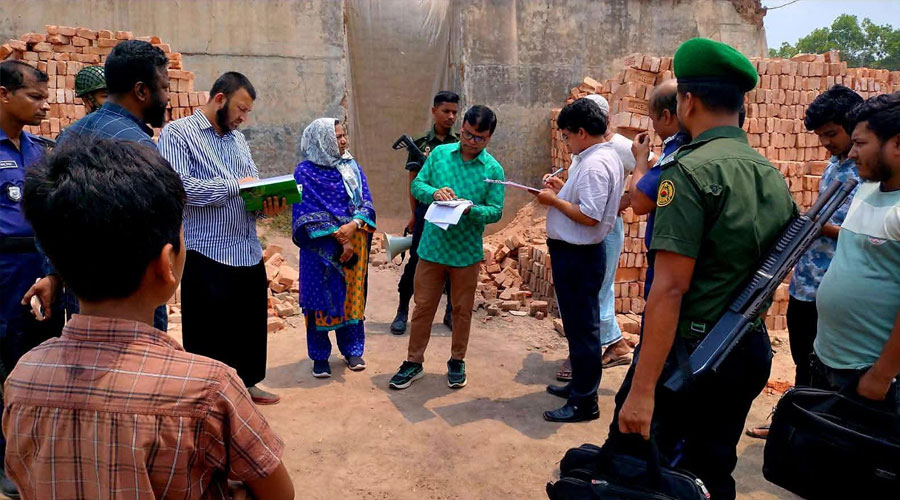 সেনবাগে ভ্রাম্যমাণ আদালতের অভিযানে ৩ ইট ভাটা বন্ধ ৬ লাখ টাকা জরিমানা সেনবাগে ভ্রাম্যমাণ আদালতের অভিযানে ৩ ইট ভাটা বন্ধ ৬ লাখ টাকা জরিমানা
