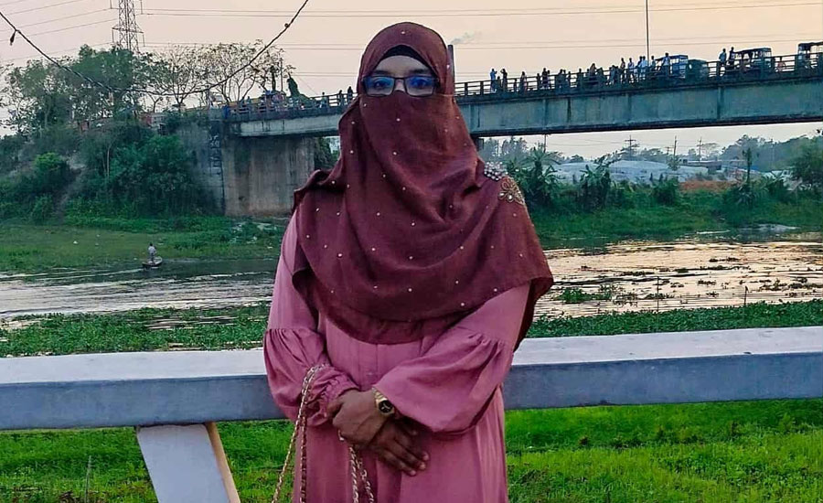 শিক্ষক শুধু কাঁদে শিক্ষক শুধু কাঁদে