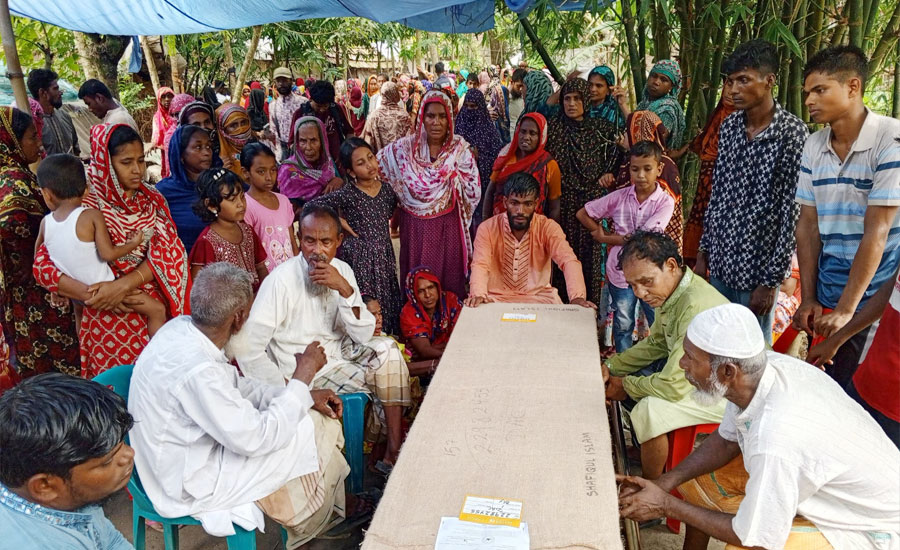 নিহত দুই প্রবাসীর মরদেহ পৌঁছেছে সাতক্ষীরায়, গ্রামজুড়ে শোকের ছায়া নিহত দুই প্রবাসীর মরদেহ পৌঁছেছে সাতক্ষীরায়, গ্রামজুড়ে শোকের ছায়া