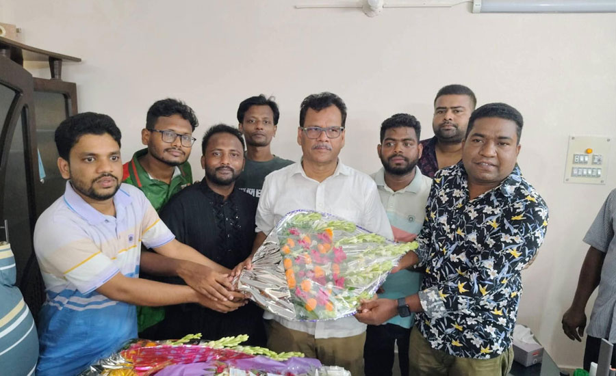 সাতক্ষীরায় জেলা পরিষদ প্রশাসক হাবিবের সঙ্গে ছাত্রদল নেতাদের শুভেচ্ছা বিনিময় সাতক্ষীরায় জেলা পরিষদ প্রশাসক হাবিবের সঙ্গে ছাত্রদল নেতাদের শুভেচ্ছা বিনিময়