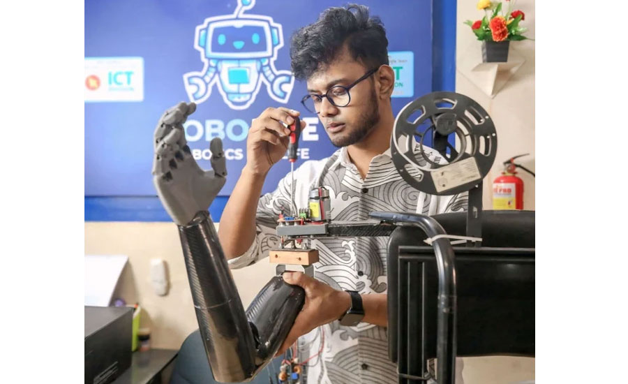 জয় বড়ুয়ার তৈরি বায়োনিক হাত যেভাবে বদলে দিচ্ছে মানুষের জীবন জয় বড়ুয়ার তৈরি বায়োনিক হাত যেভাবে বদলে দিচ্ছে মানুষের জীবন