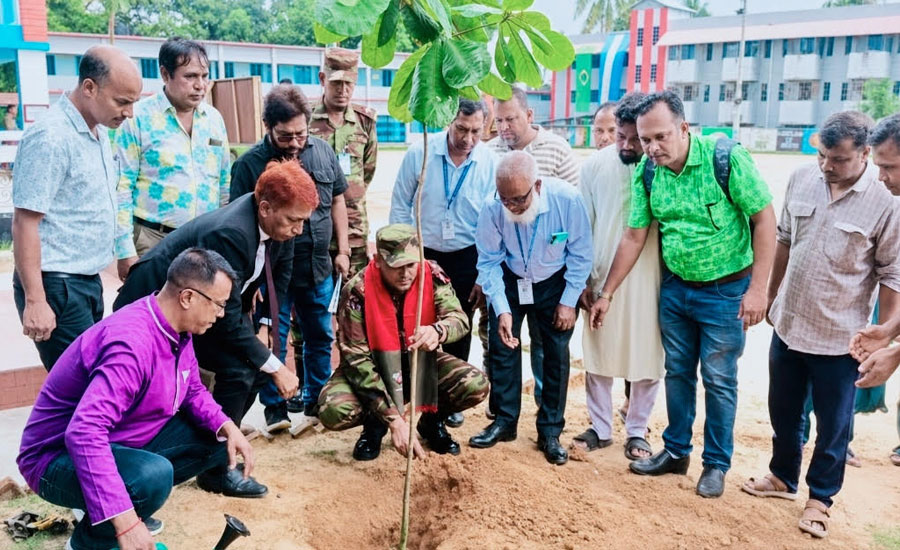 রাঙামাটিতে বৃক্ষরোপণ কর্মসূচি, শিক্ষার্থীদের মাঝে চারা বিতরণ রাঙামাটিতে বৃক্ষরোপণ কর্মসূচি, শিক্ষার্থীদের মাঝে চারা বিতরণ