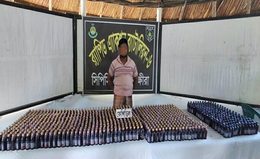 সাতক্ষীরার দেবহাটায় র্যাবের অভিযানে ১ হাজার ৩৫ বোতল ভারতীয় কোরেক্সসহ আটক ১ সাতক্ষীরার দেবহাটায় র্যাবের অভিযানে ১ হাজার ৩৫ বোতল ভারতীয় কোরেক্সসহ আটক ১