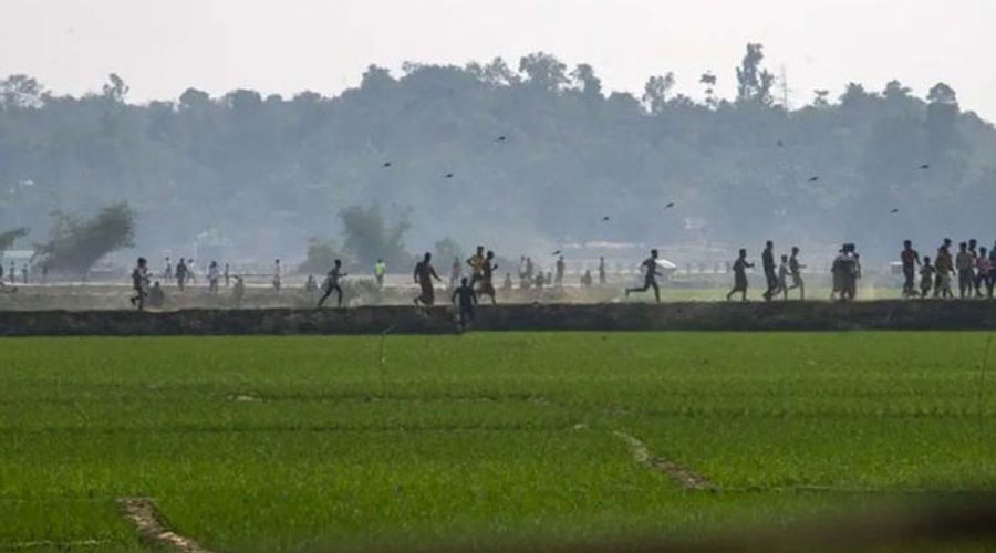 মিয়ানমারে যুদ্ধ: রোহিঙ্গা ও রাখাইনদের কাছে ওপার থেকে যে খবর আসছে মিয়ানমারে যুদ্ধ: রোহিঙ্গা ও রাখাইনদের কাছে ওপার থেকে যে খবর আসছে