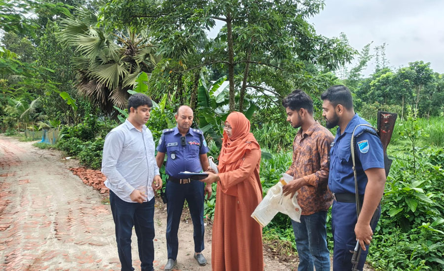 চরভদ্রাসনে সড়ক পরিবহন আইন বাস্তবায়নে ভ্রাম্যমাণ আদালত: ৮ মামলায় ৩ হাজার ৪০০ টাকা জরিমানা চরভদ্রাসনে সড়ক পরিবহন আইন বাস্তবায়নে ভ্রাম্যমাণ আদালত: ৮ মামলায় ৩ হাজার ৪০০ টাকা জরিমানা