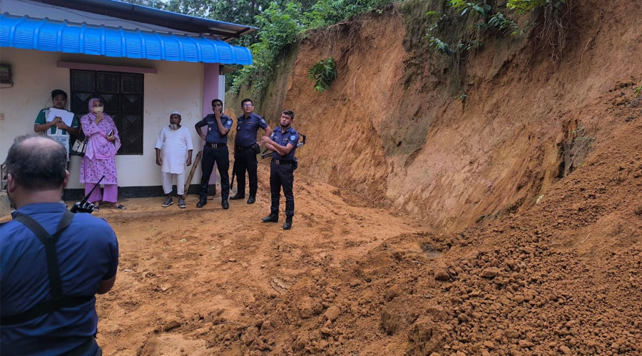 খাগড়াছড়িতে টিলা কেটে মাটি উত্তোলন: ভ্রাম্যমাণ আদালতের অভিযানে ৫০ হাজার টাকা জরিমানা খাগড়াছড়িতে টিলা কেটে মাটি উত্তোলন: ভ্রাম্যমাণ আদালতের অভিযানে ৫০ হাজার টাকা জরিমানা