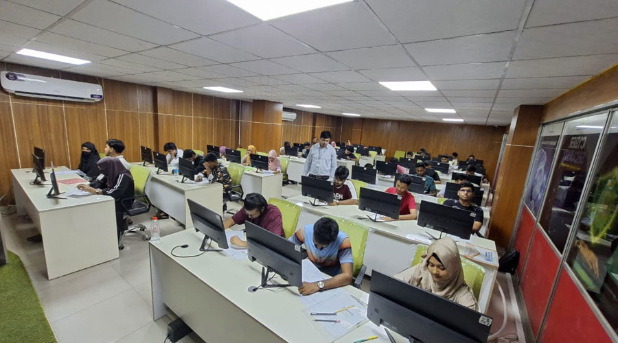 এআই প্রশিক্ষণের বাছাই পরীক্ষায় অংশ নিল ৫০ হাজার শিক্ষার্থী এআই প্রশিক্ষণের বাছাই পরীক্ষায় অংশ নিল ৫০ হাজার শিক্ষার্থী