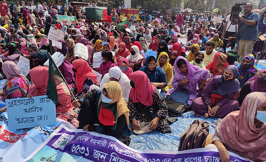 প্রাথমিকে শিক্ষক নিয়োগ: সুপারিশপ্রাপ্তদের শাহবাগে অবস্থান প্রাথমিকে শিক্ষক নিয়োগ: সুপারিশপ্রাপ্তদের শাহবাগে অবস্থান