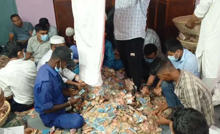 ব্রাহ্মণবাড়িয়ার কেল্লা বাবার মাজারের দানবাক্সে মিলল ১২ বস্তা টাকা ব্রাহ্মণবাড়িয়ার কেল্লা বাবার মাজারের দানবাক্সে মিলল ১২ বস্তা টাকা