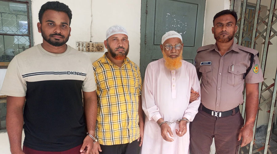 ডেমরার ডগাইর পূর্বপাড়া থেকে ভূমি ও দলিল জালিয়াত চক্রের তিন সদস্য গ্রেফতার ডেমরার ডগাইর পূর্বপাড়া থেকে ভূমি ও দলিল জালিয়াত চক্রের তিন সদস্য গ্রেফতার