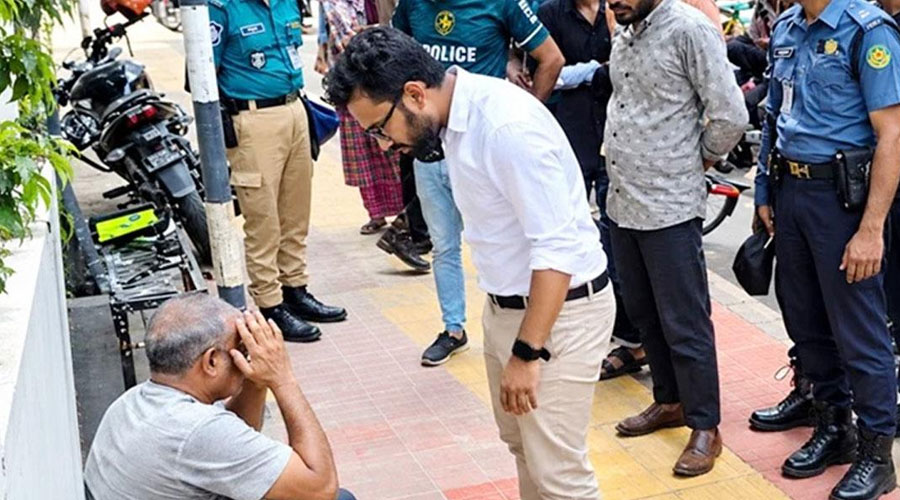 ধানমন্ডিতে বয়স্ক ব্যক্তিকে মারধরের ঘটনায় যুবক আটক ধানমন্ডিতে বয়স্ক ব্যক্তিকে মারধরের ঘটনায় যুবক আটক