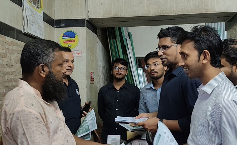 বিদ্যুৎ সংকটের জন্য আওয়ামী লীগকে দায়ী করে ময়মনসিংহ মহানগর ছাত্রদলের লিফলেট বিতরণ বিদ্যুৎ সংকটের জন্য আওয়ামী লীগকে দায়ী করে ময়মনসিংহ মহানগর ছাত্রদলের লিফলেট বিতরণ
